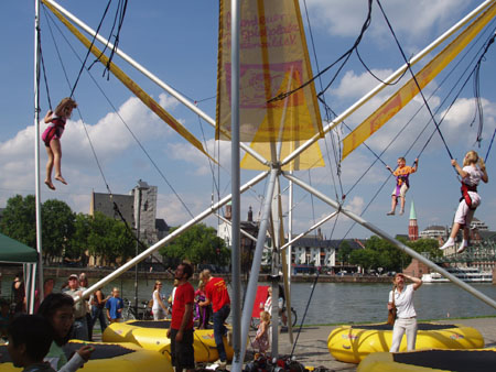 Bungee-Trampolin6