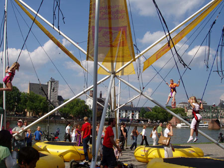 Bungee-Trampolin7