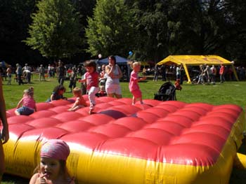 L_Kinderkulturfestival 2009_kleines Hüpfkissen_1