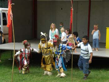 R_Kinderkulturfestival _Auftritt Bussardtänzer