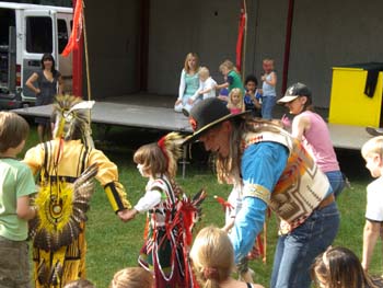 S_Kinderkulturfestival _Auftritt Bussardtänzer_1