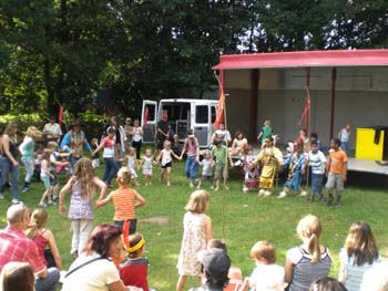 T_Kinderkulturfestival _Auftritt Bussardtänzer_2