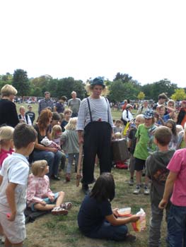 ZB_Kinderkram Flohmarkt _Clown Otsch